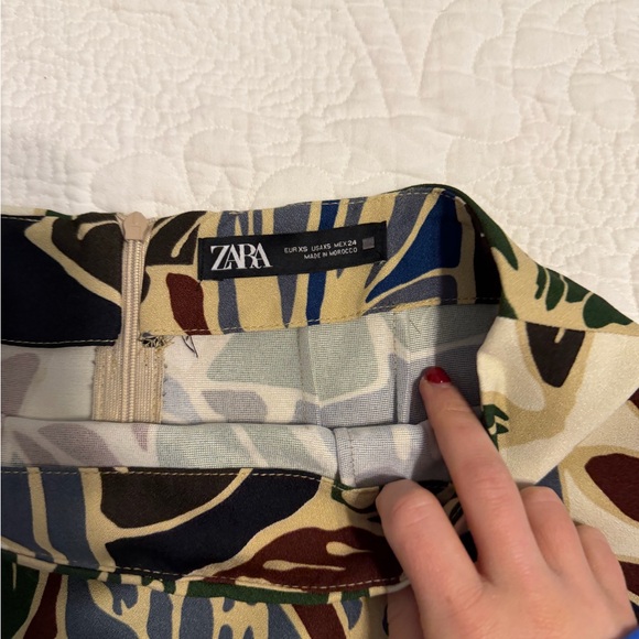 Zara Cream Mini Skirt with Blue, Green & Brown Botanical Print - Picture 3 of 4